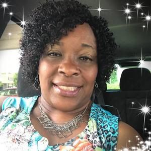 Meet your Posher, Adrienne